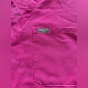 Figs scrub top